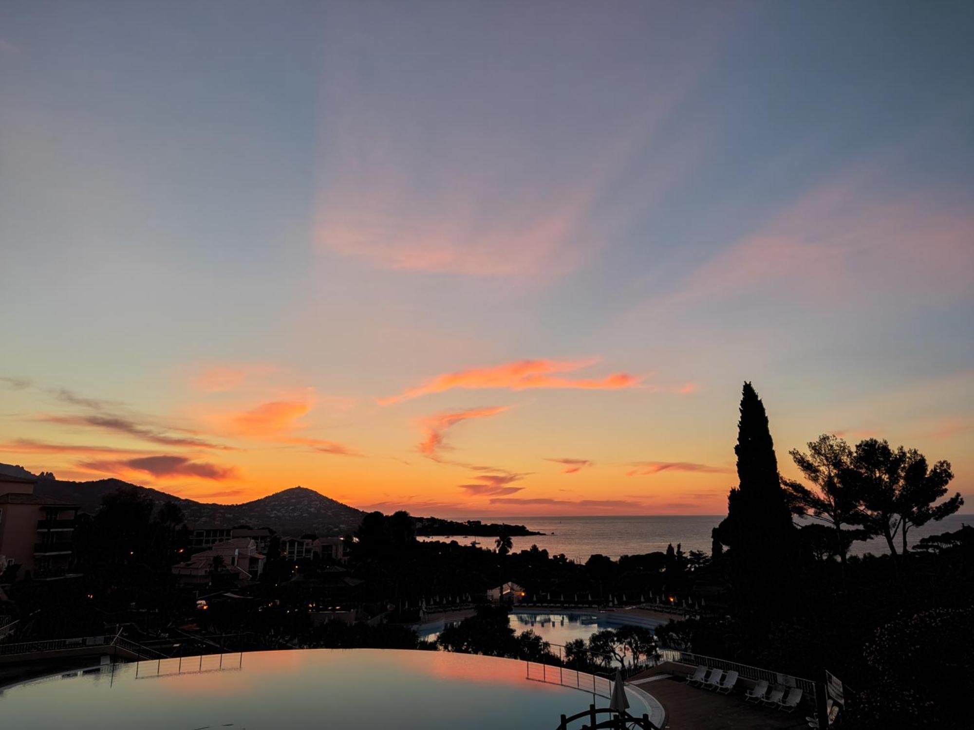 Cozy Apartment In Agay With Stunning Views Saint-Raphael  Bagian luar foto